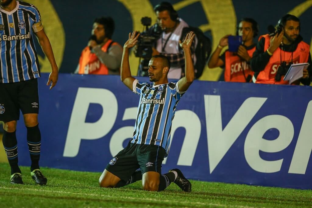 Thaciano no time titular do Grêmio