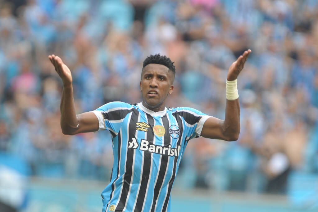 quem deve jogar na lateral-esquerda do grêmio