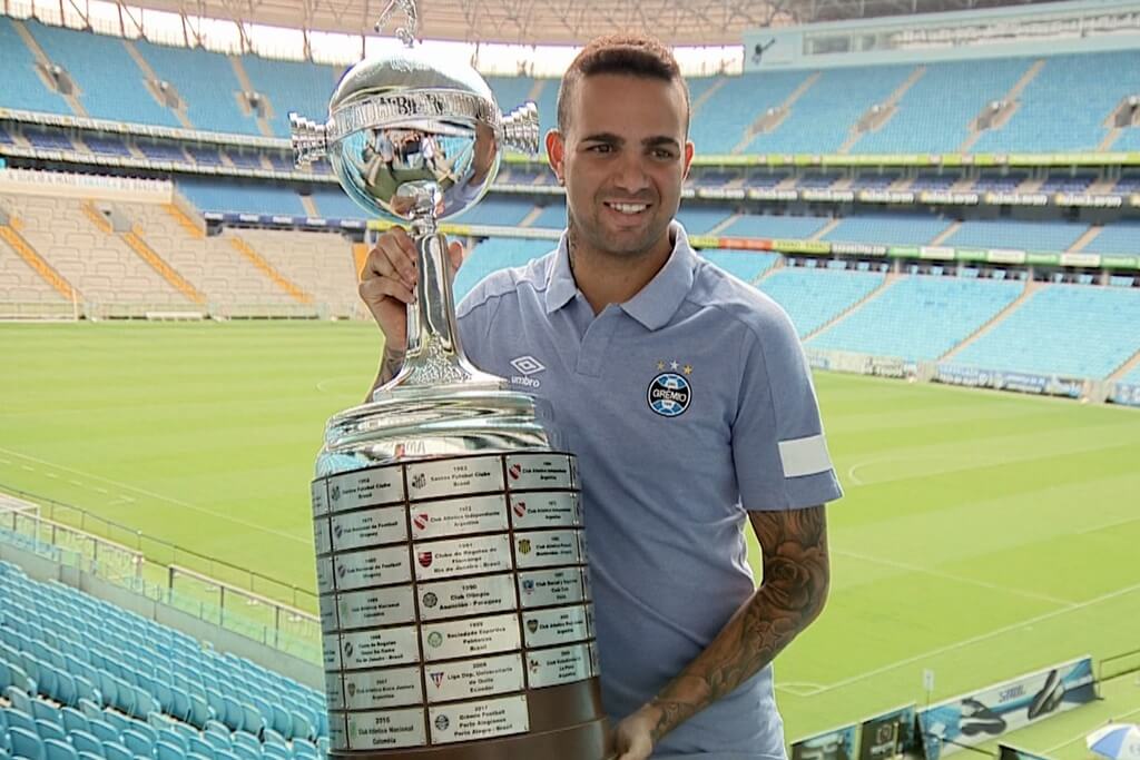 luan com a camisa do GrÊmio