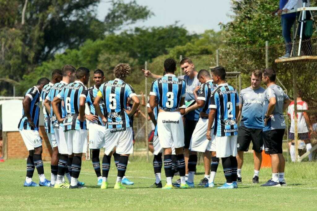 Time de transição do Grêmio treina