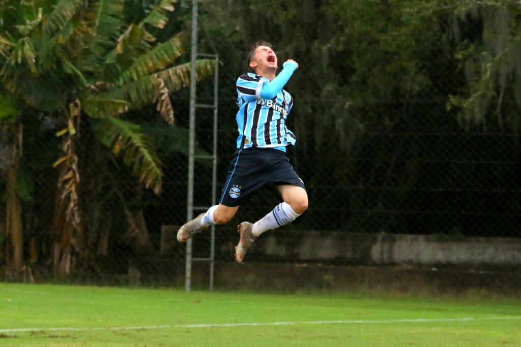 Grêmio renova contrato