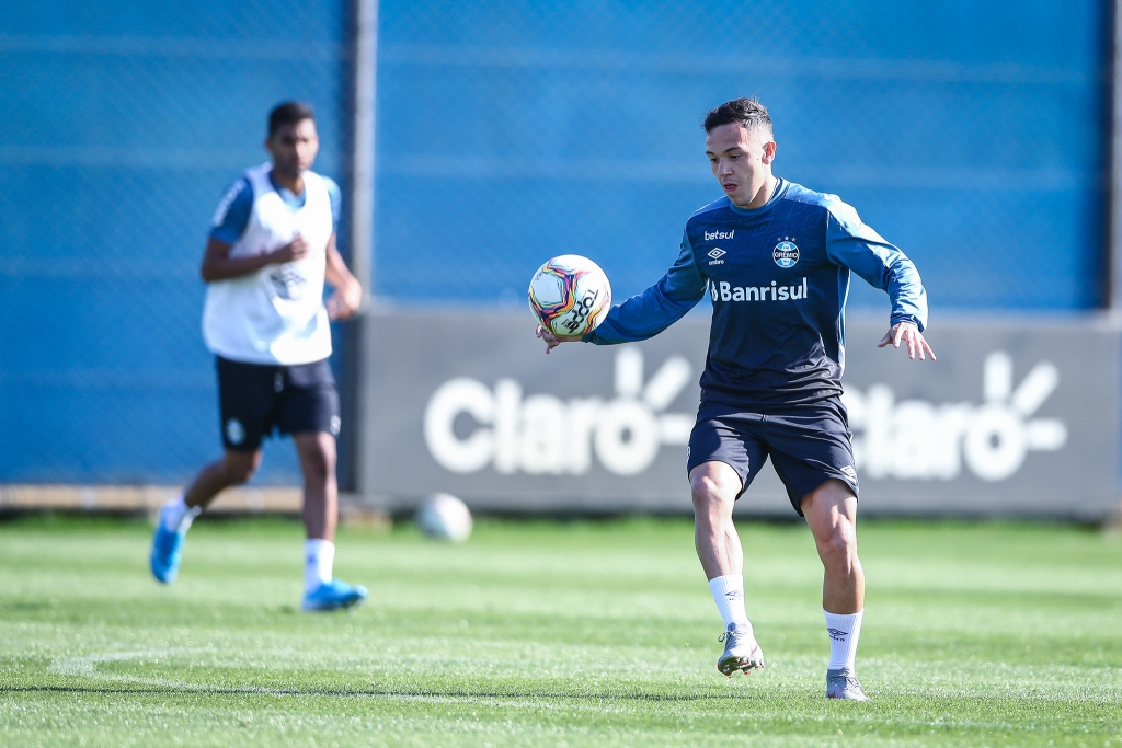 Pepê renova com o Grêmio