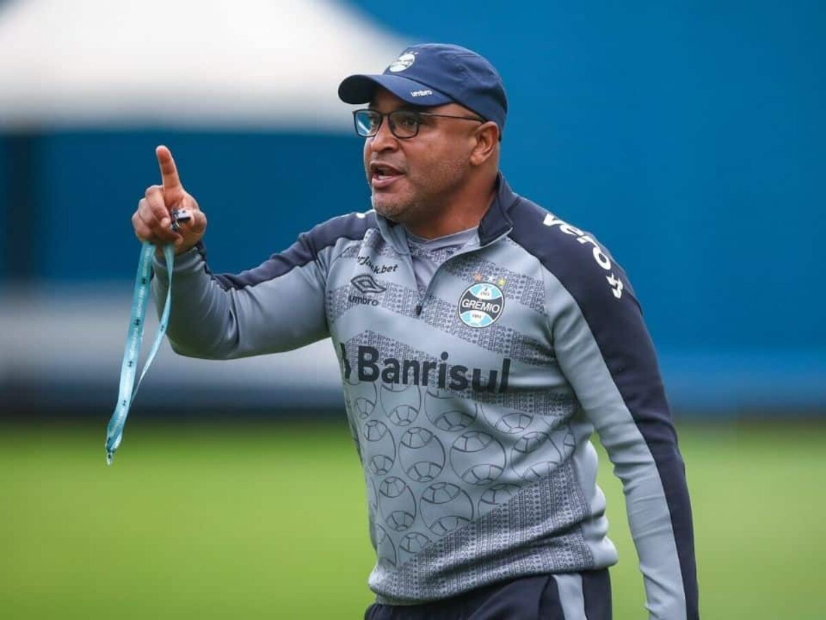 Internacional contrata lateral direito lançado por Roger no Grêmio