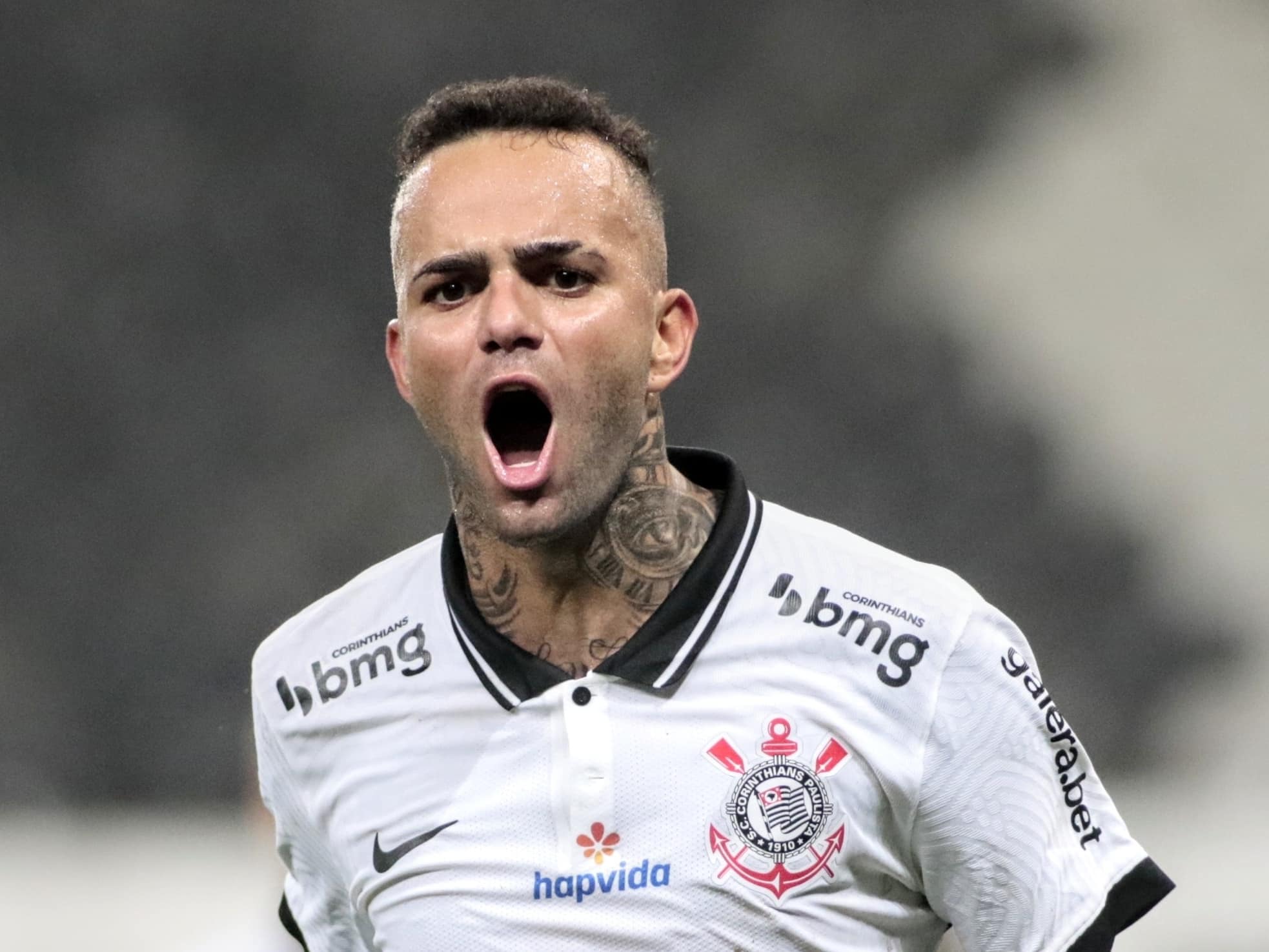 luan meia do corinthians comemora gol contra o sao paulo na neo quimica arena