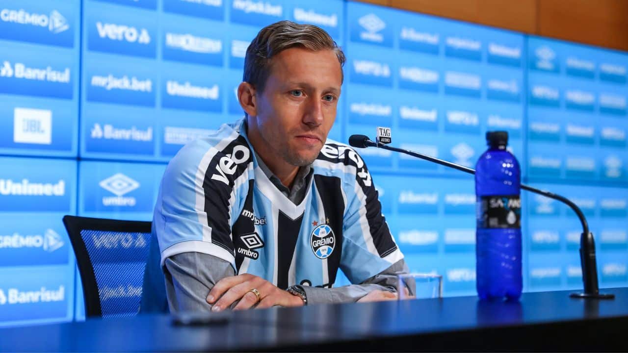 gremio-lucas-leiva-ex-lazio-ex-liverpool