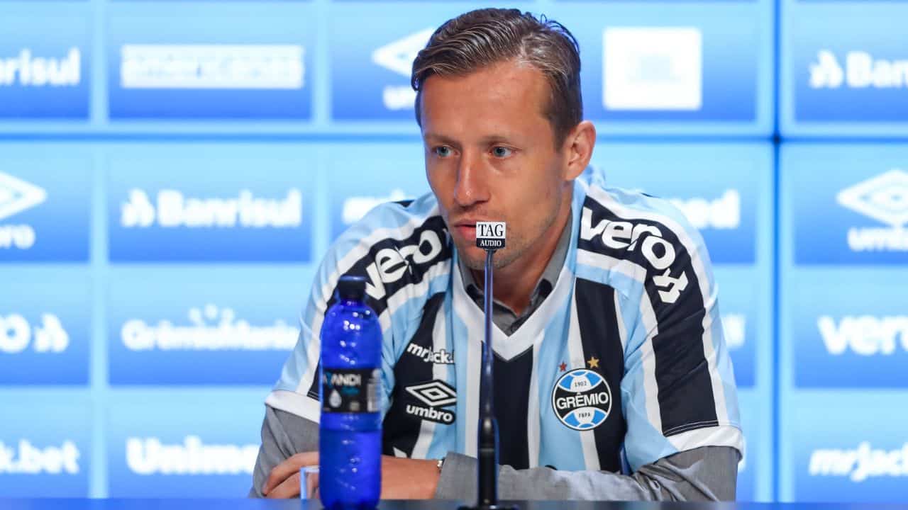 lucas-leiva-gremio (5)