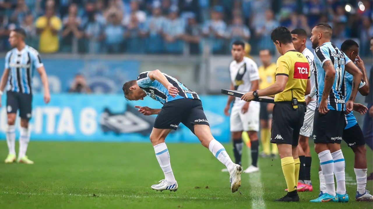 lucas-leiva-gremio (4)