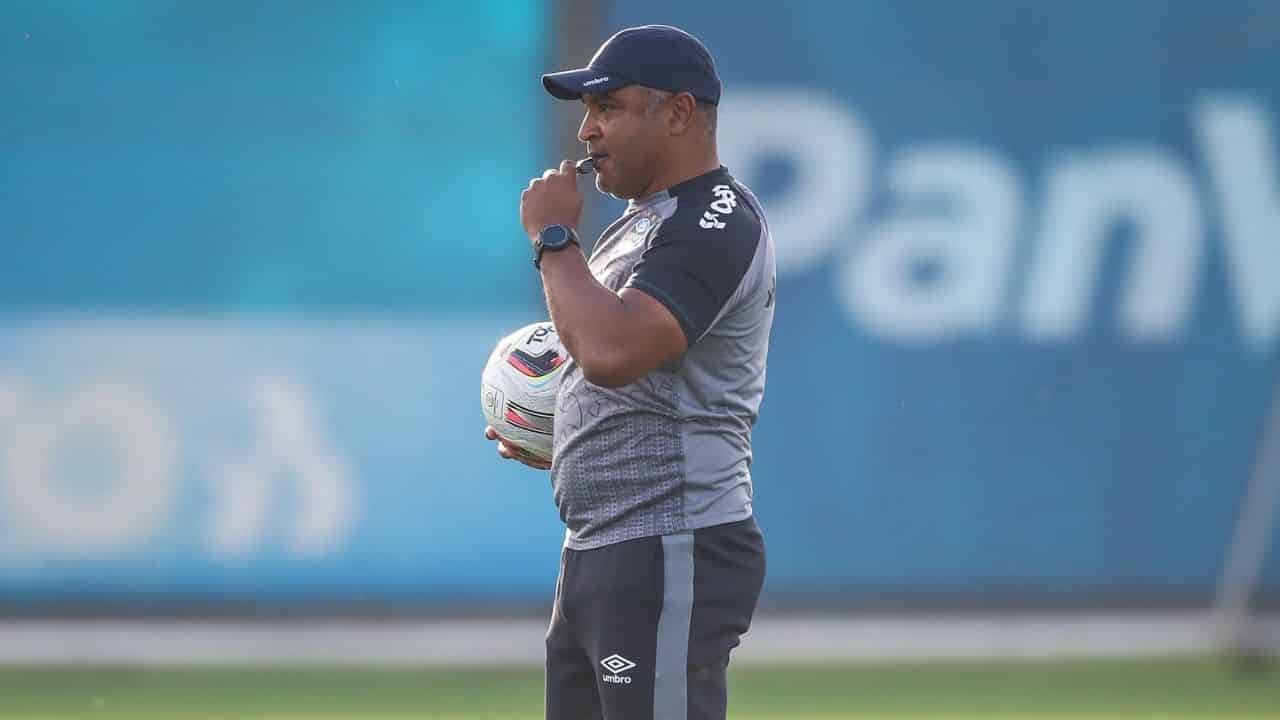 roger-machado-lista-de-relacionados-gremio-contra-nautico-serie-b-2022