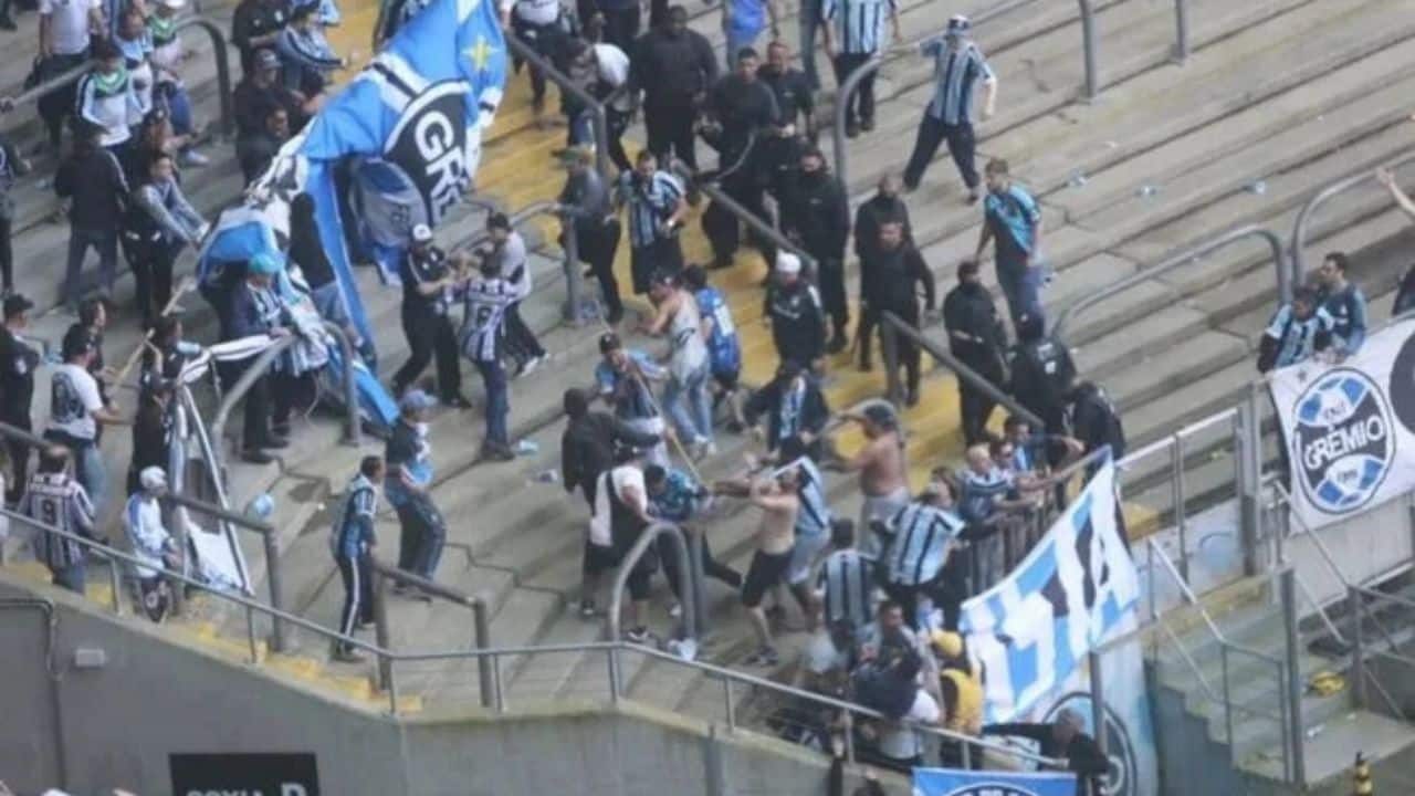 Grêmio | Arena do Grêmio briga na torcida gremista