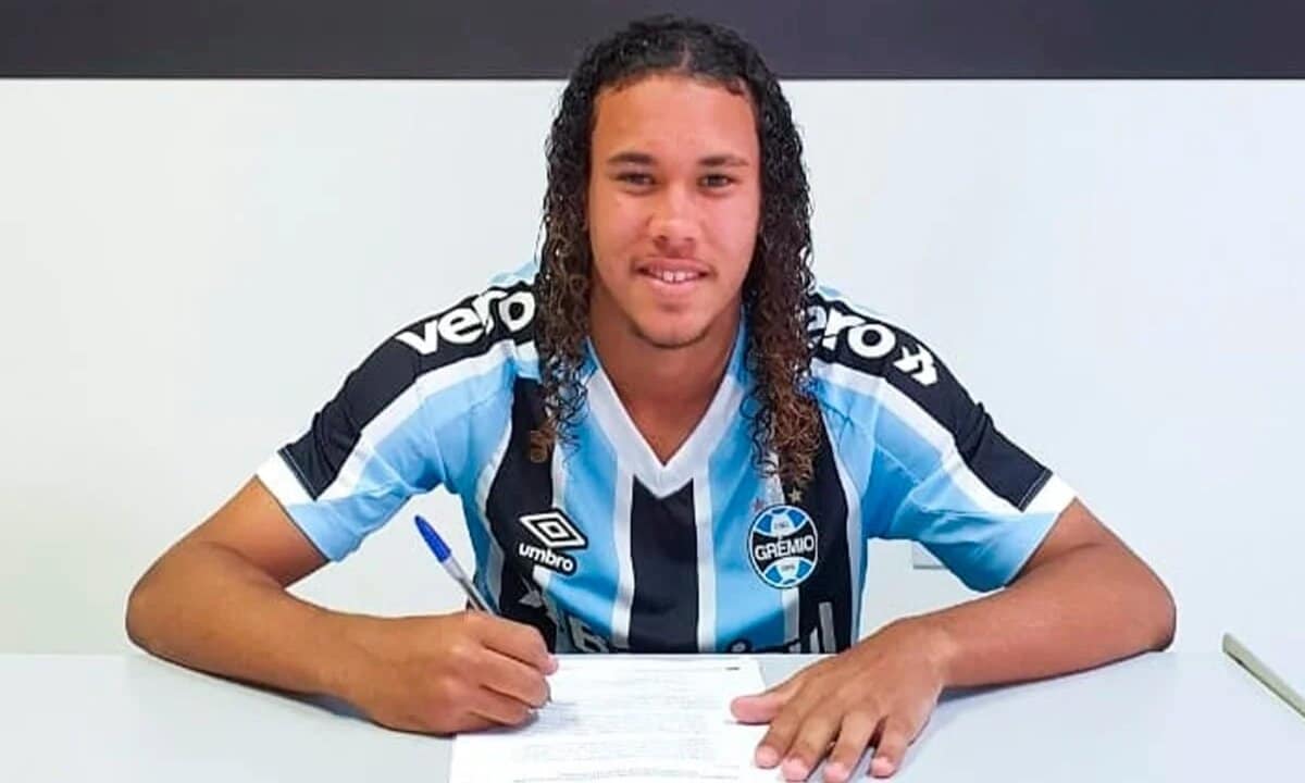 lateral luiz eduardo base do gremio