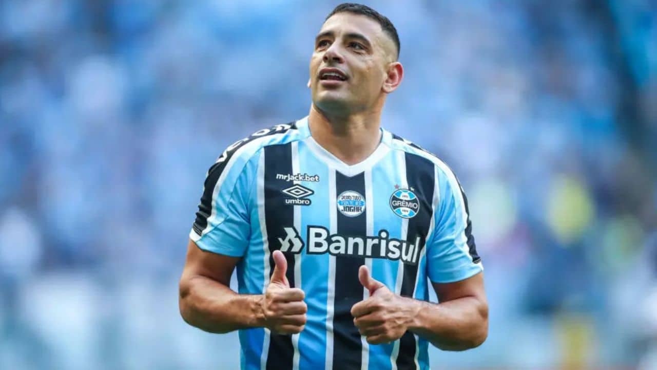 Diego Souza revela atuar com hérnia inguinal no Grêmio e diz que