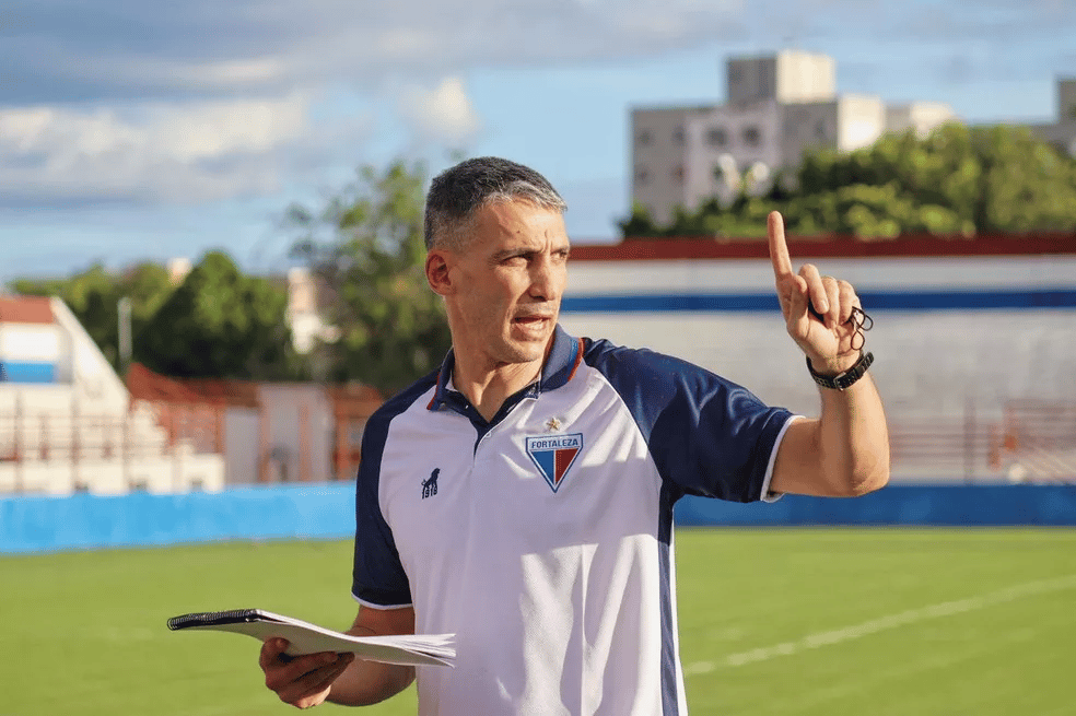 Técnico que esteve no radar do Grêmio