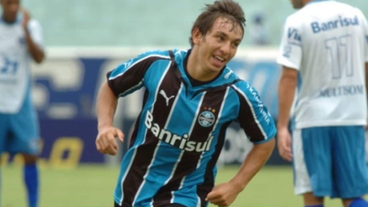 Mithyuê ex-Grêmio