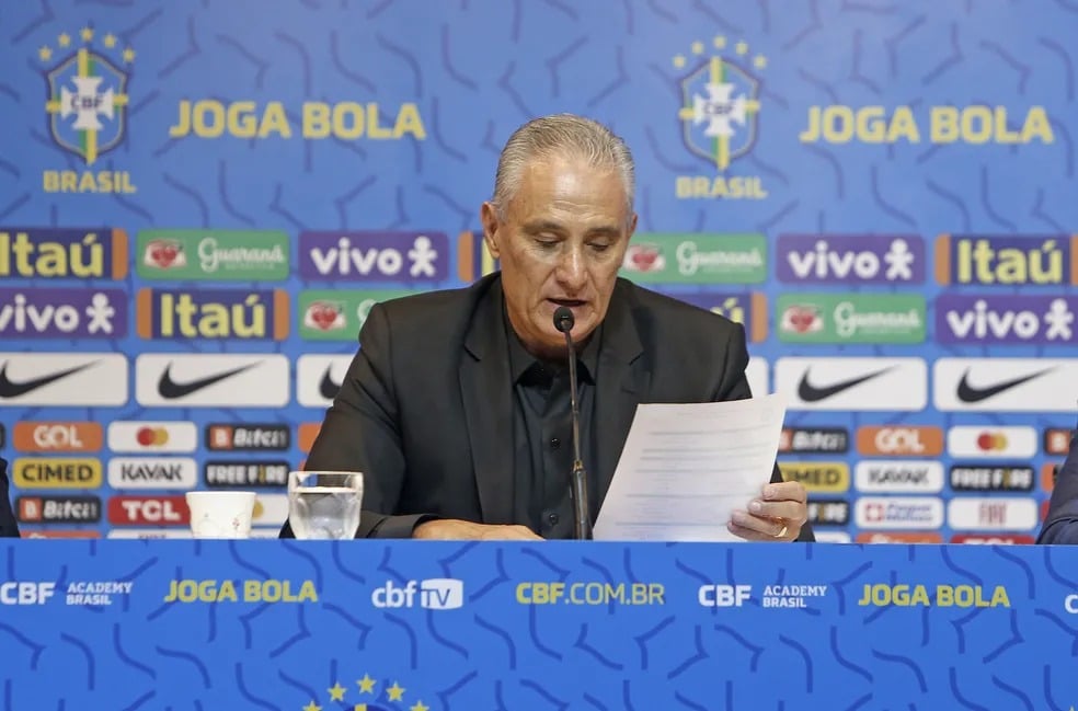 Sem jogadores do Grêmio, Tite envia pré-lista