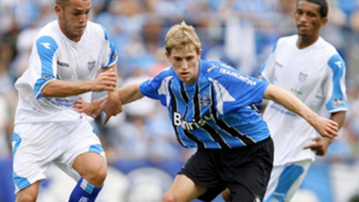 Lembra Dele? Saiba Por Onde Anda Adilson, Ex-volante Do Grêmio De 2007 ...