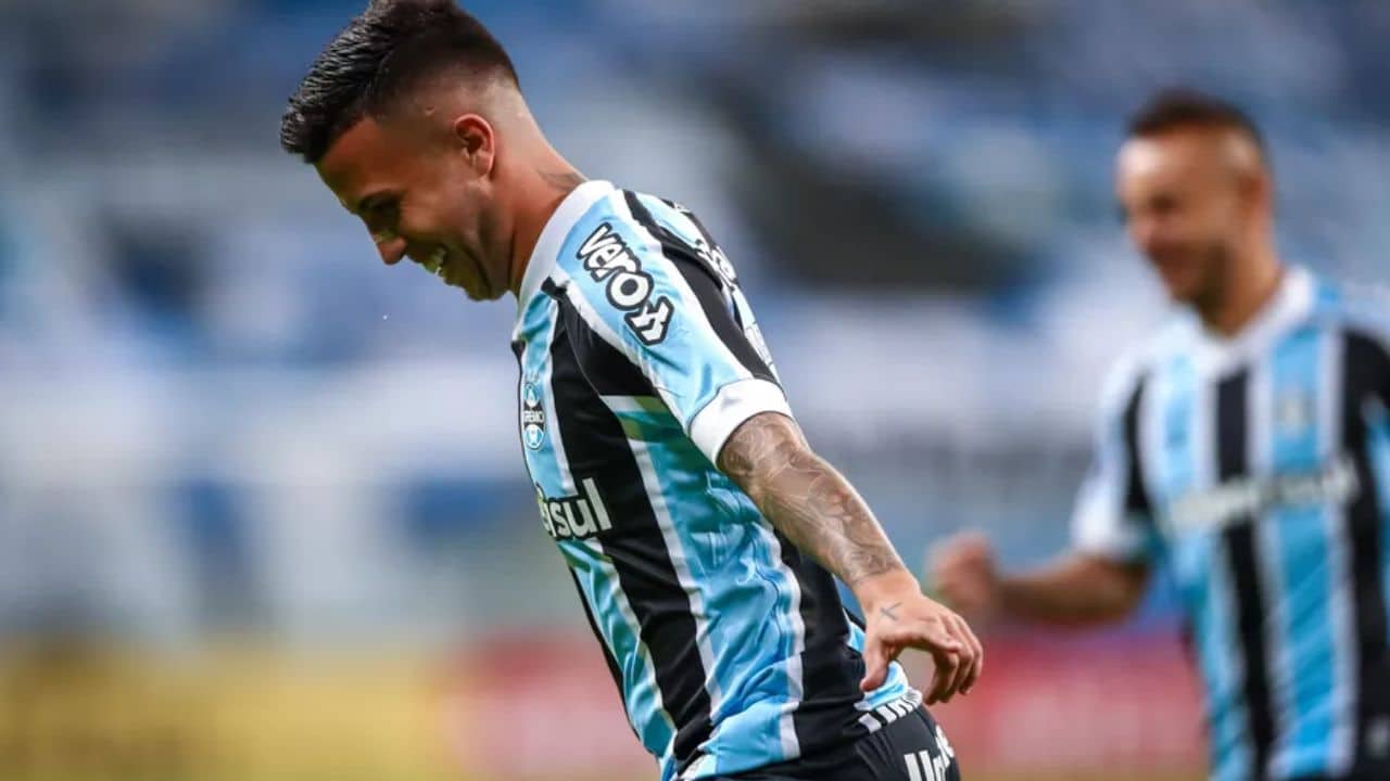 Grêmio lista 15 jogadores para venda em busca de lucro - Descubra quem são  eles - SouGremio