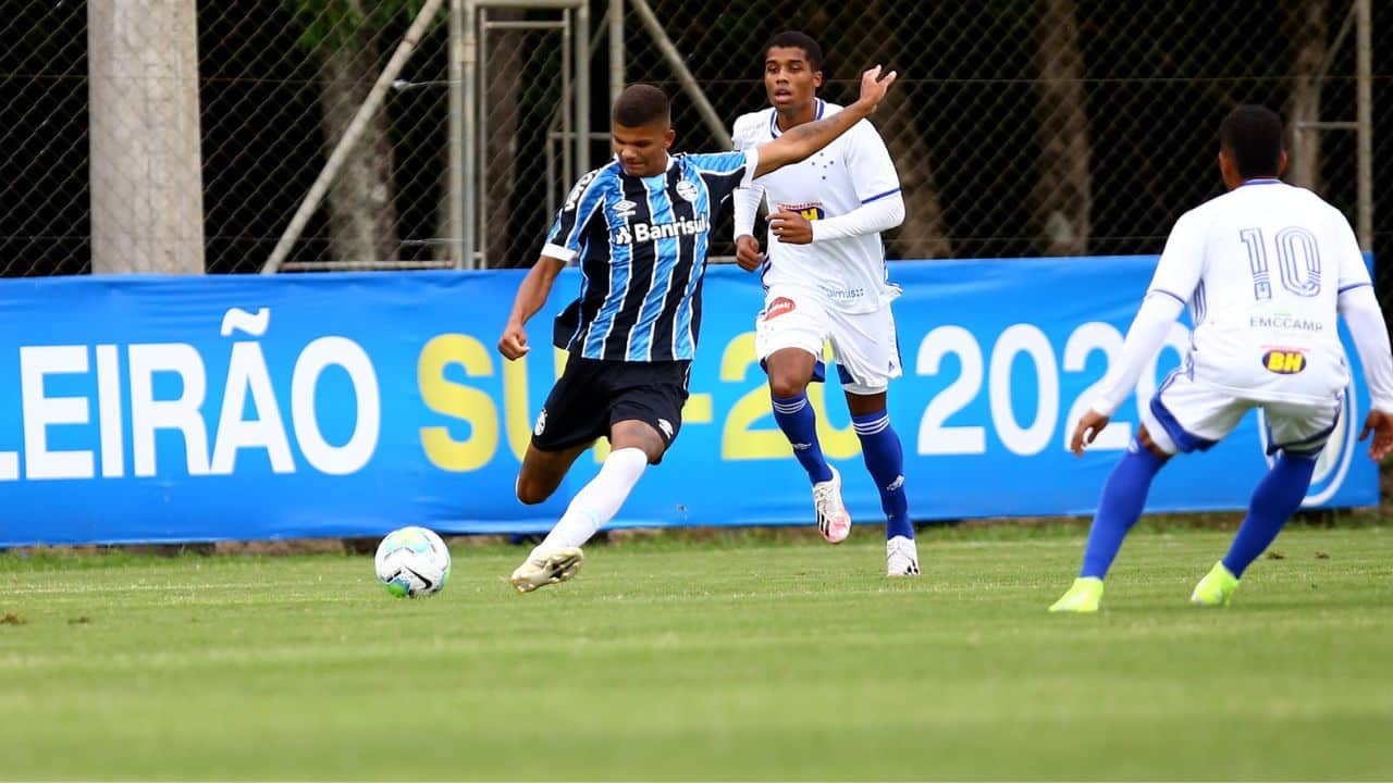 CBF bate o martelo e revela a equipe de arbitragem completa para São Paulo  x Grêmio