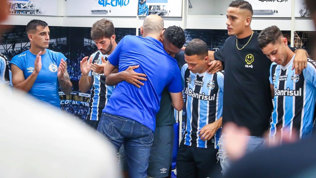 Vestiário do Grêmio após classificação para a final do Gauchão