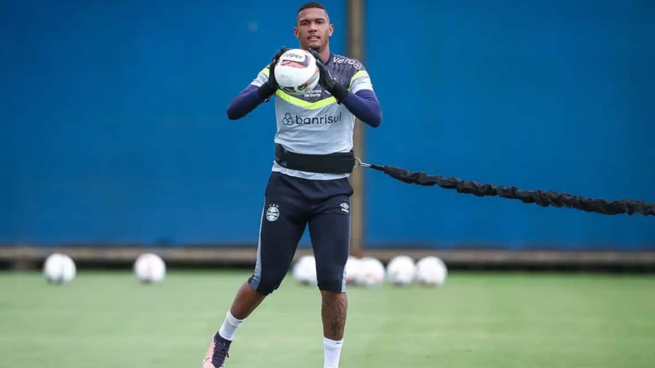 Bomba Adriel Não Joga Mais Pelo Grêmio Diz Jornalista