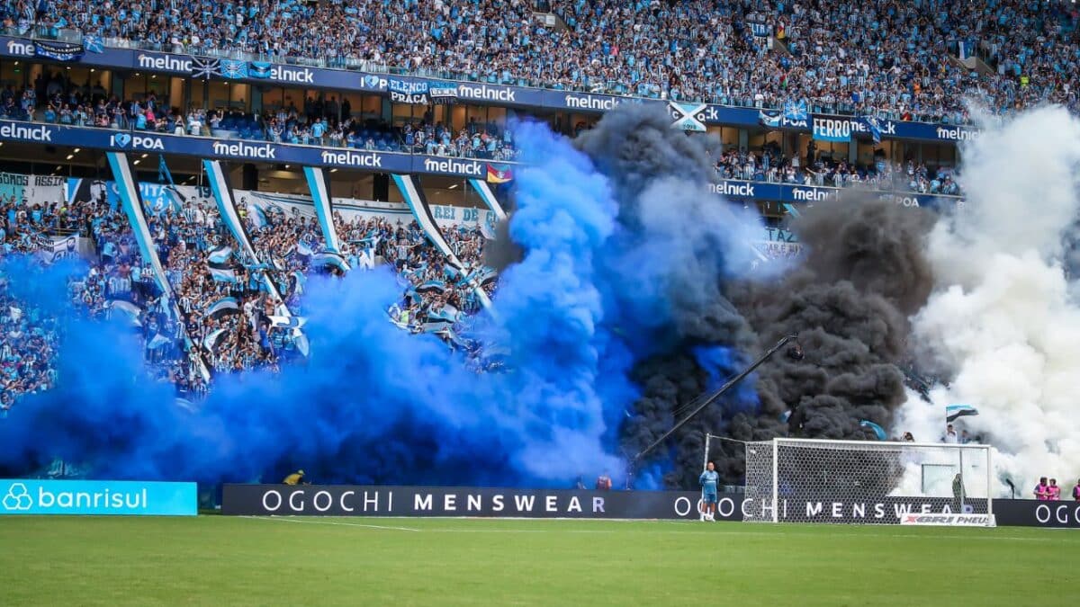 Geral do Grêmio superou R$ 100 mil na vaquinha para a semifinal contra o Atlético-MG e prepara bandeirão, mosaico e festa na Arena.