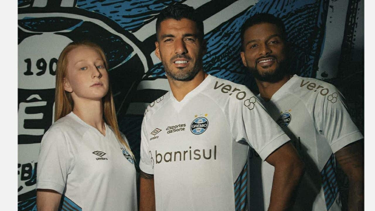 Como lavar a camisa do Grêmio sem descolar o número