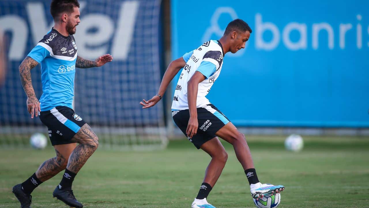 Reforço do Grêmio se destaca em treinos e agrada Renato