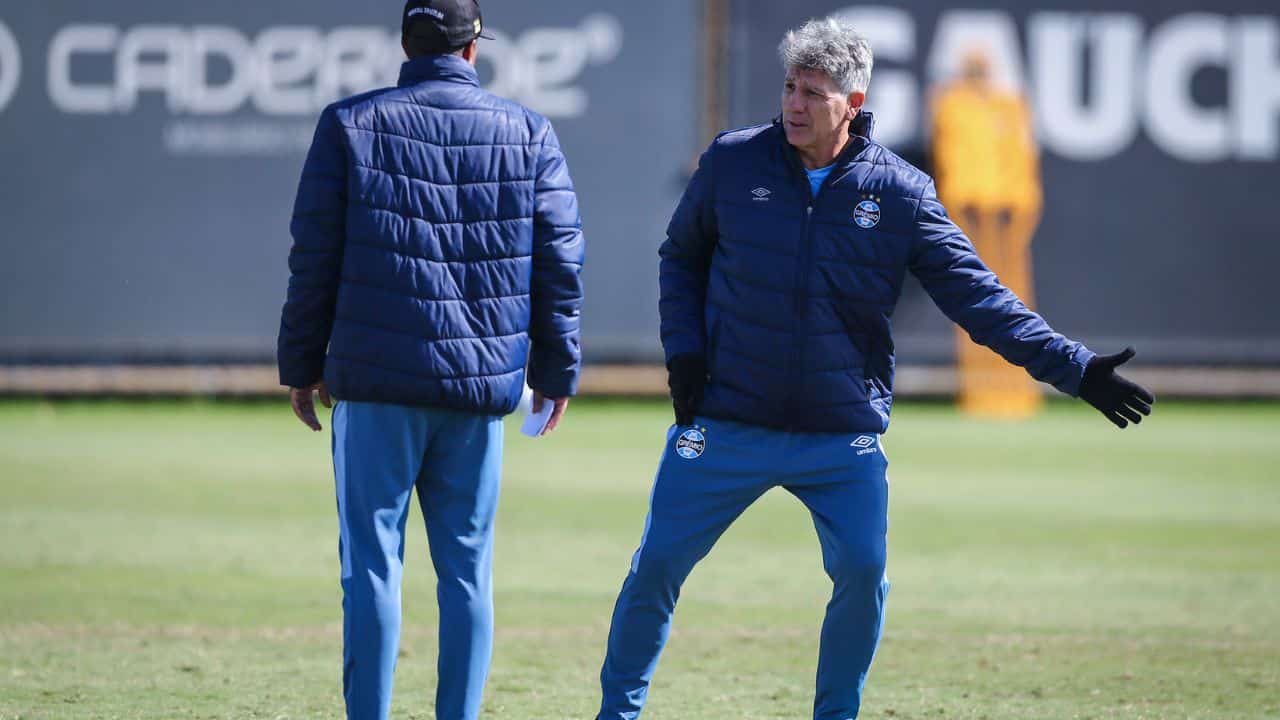 Renato precisa quebrar a cabeça para montar time titular do Grêmio