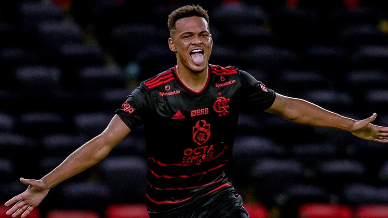 Setorista expõe que Flamengo quase tirou atacante do Grêmio