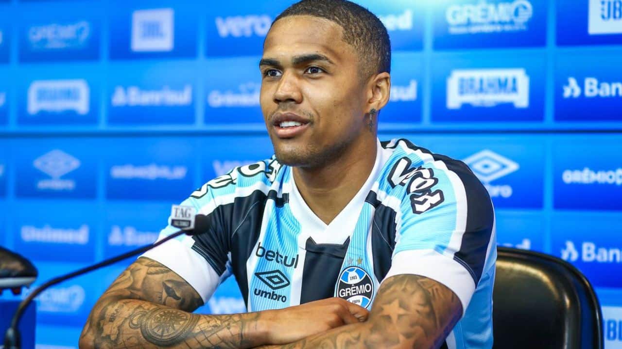 Douglas Costa quer voltar ao Grêmio