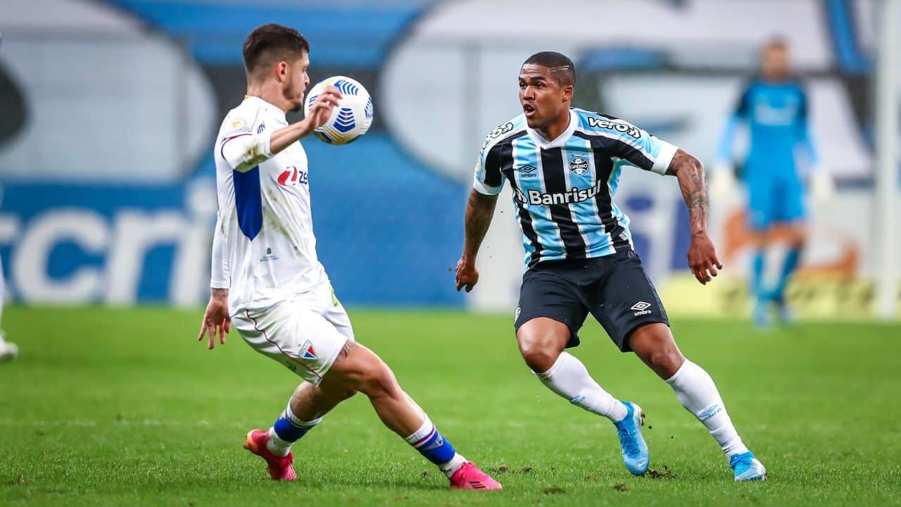 Grêmio x Fortaleza Brasileirão 2021 Douglas Costa