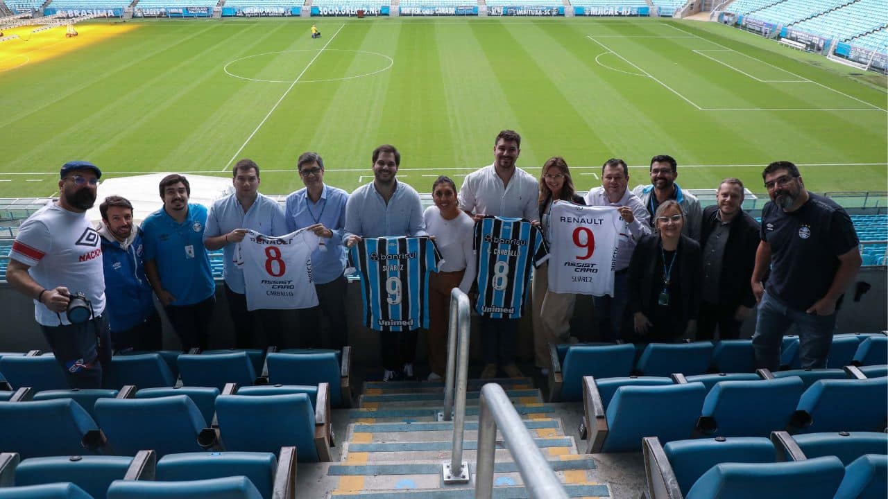 Grêmio presenteia profissionais do Nacional