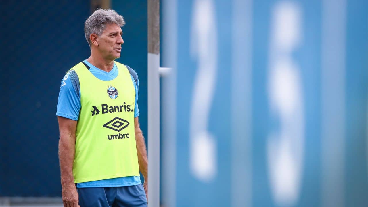 Destaque do Grêmio deve começar no banco diante do Bragantino