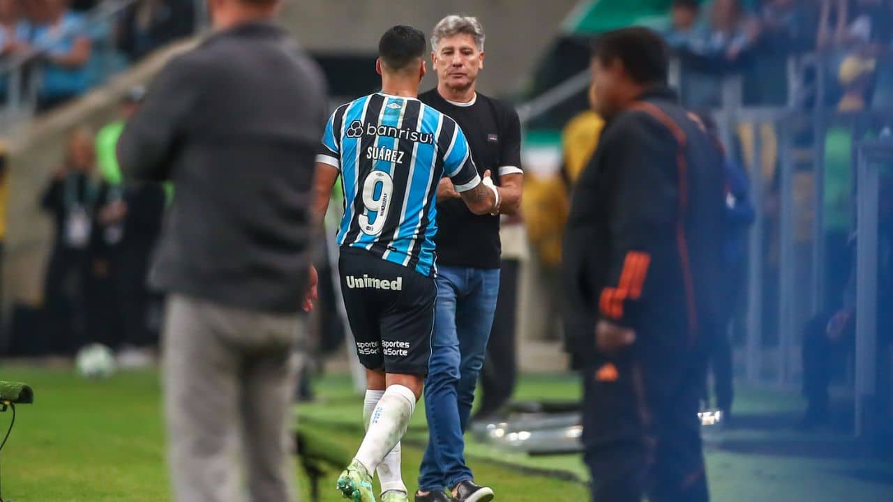 Apresentador colorado elogia Renato e Suárez após vitória do Grêmio
