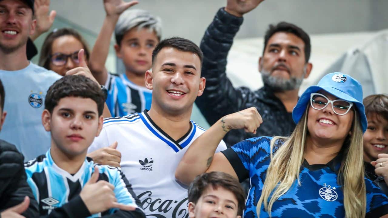 Torcida do Grêmio tira onda com o Inter na web