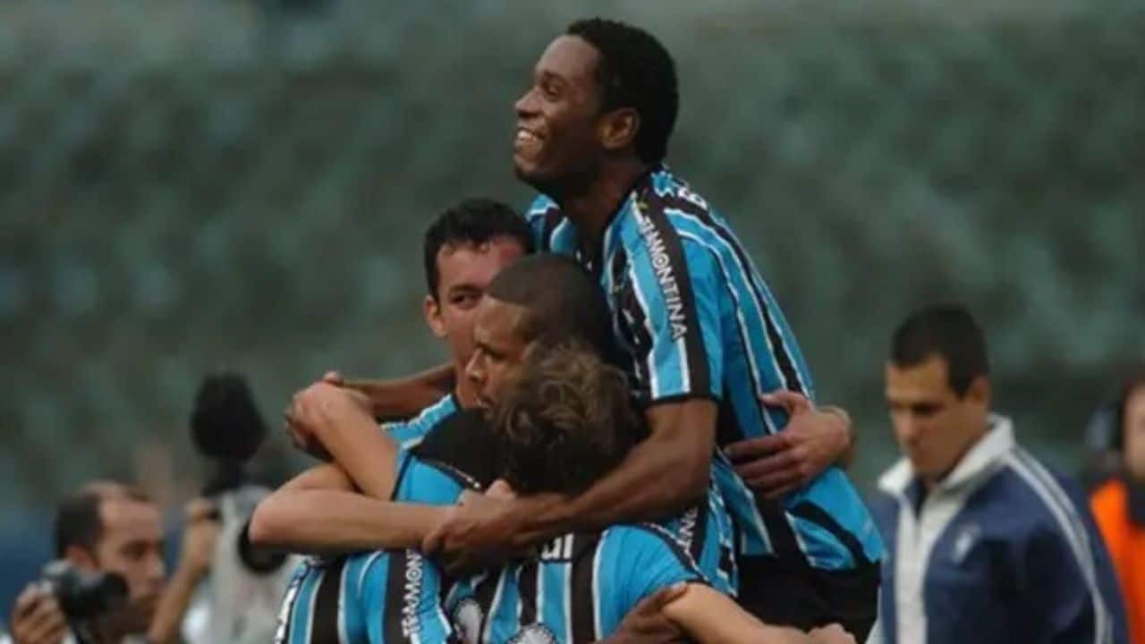 Há 15 anos, Grêmio vencia o maior rival do Flamengo com dois gols de Perea