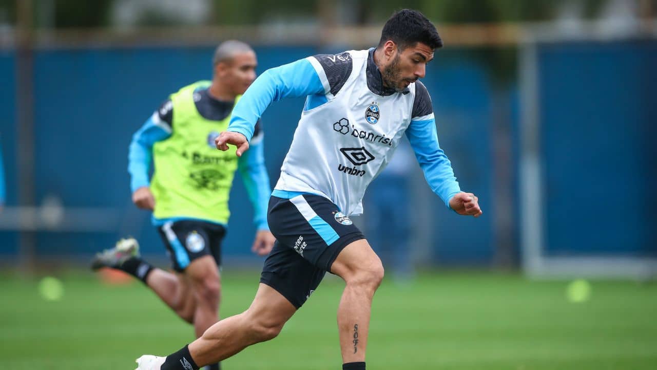 Suárez no treino do Grêmio