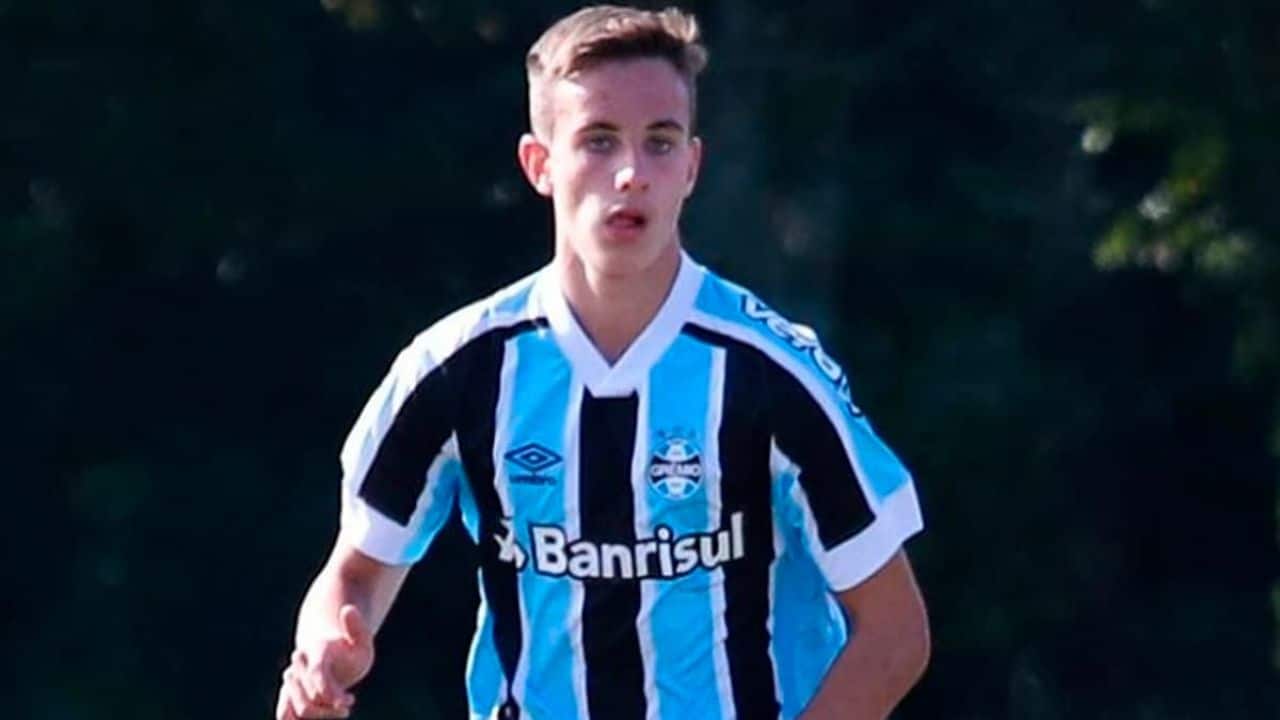 Jovem ex-Riograndense assina contrato com o Grêmio