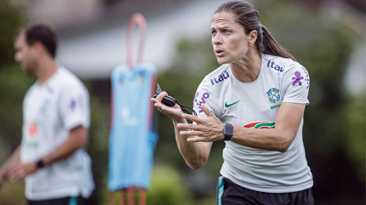 Simone Jatobá - técnica Seleção Brasileira Sub-15 - Grêmio