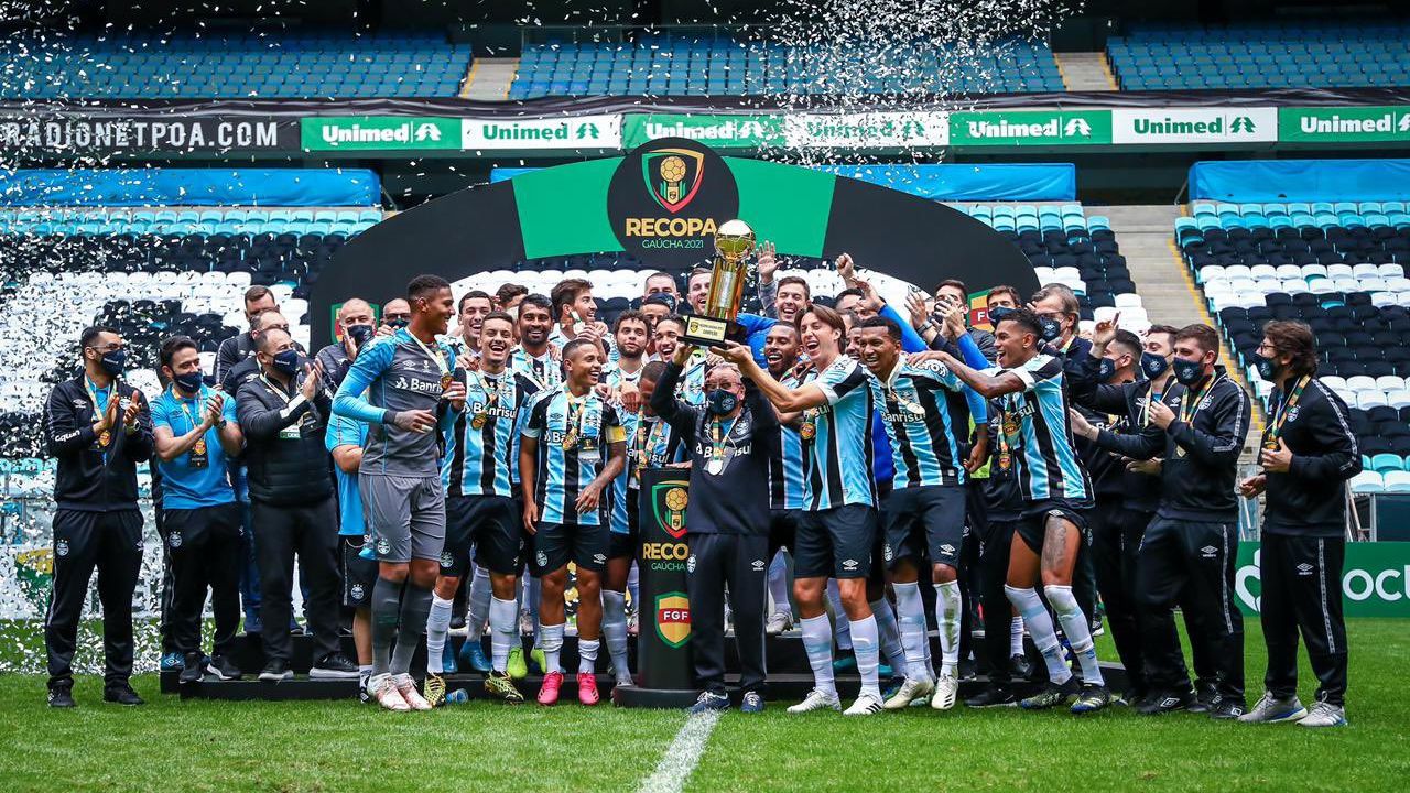 portaldogremista.com.br massagista zezinho recebe homenagem emocionante pelos 50 anos de gremio gremio zezinho titulo recopa gaucha