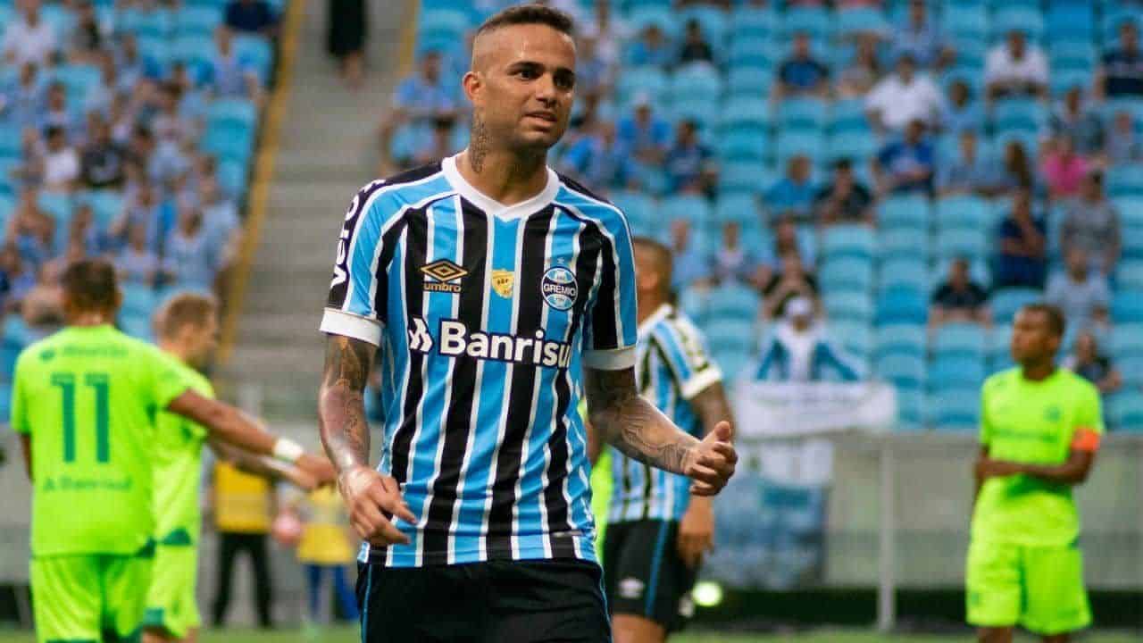 Luan correndo no Grêmio