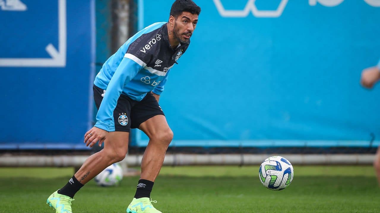 Suárez treinando no grêmio 