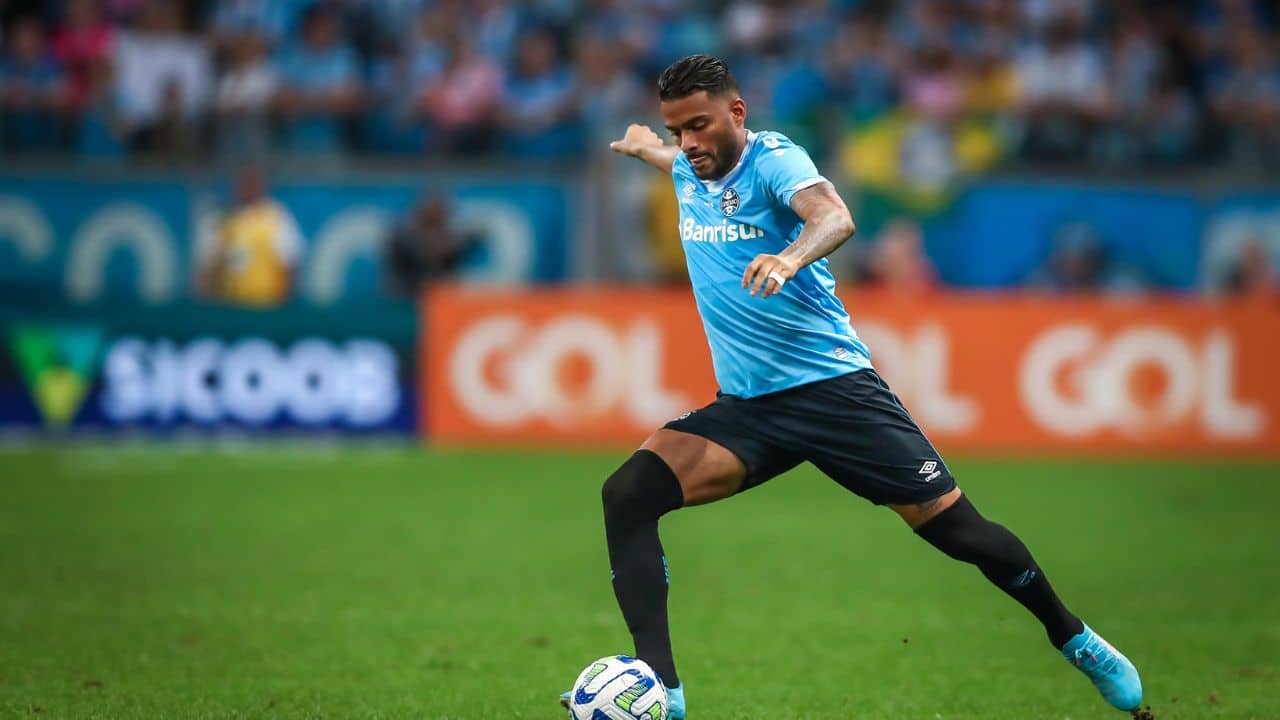 O líder de assistências do Grêmio no Brasileirão