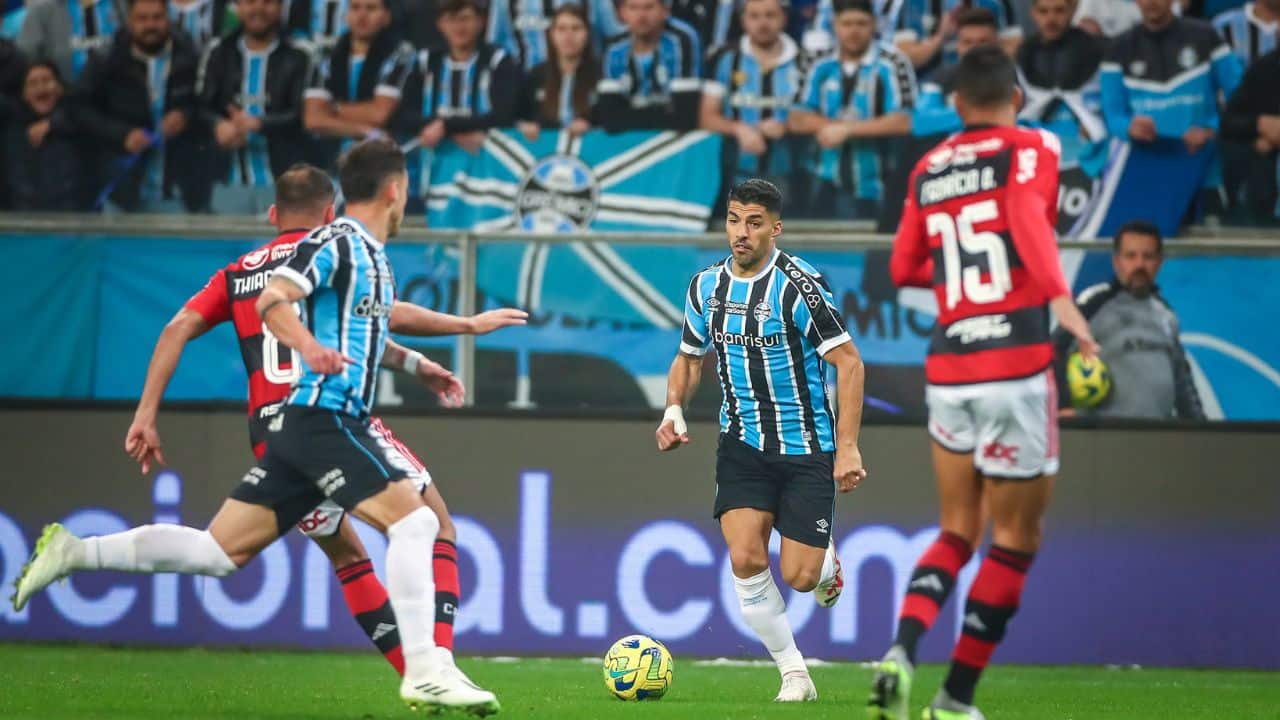 Suárez no jogo contra o Flamengo