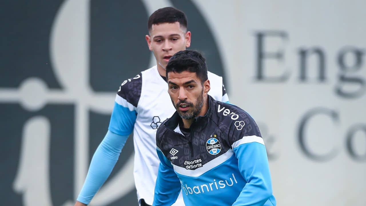 Suárez treinando no Grêmio