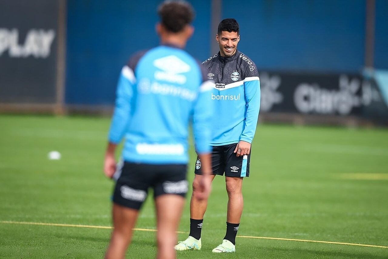 Grêmio terá sete atacantes à disposição