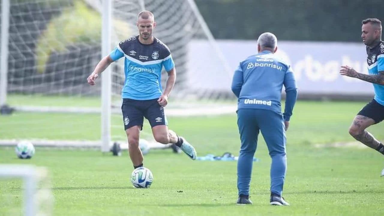 O que Rodrigo Ely fez em sua estreia pelo Grêmio