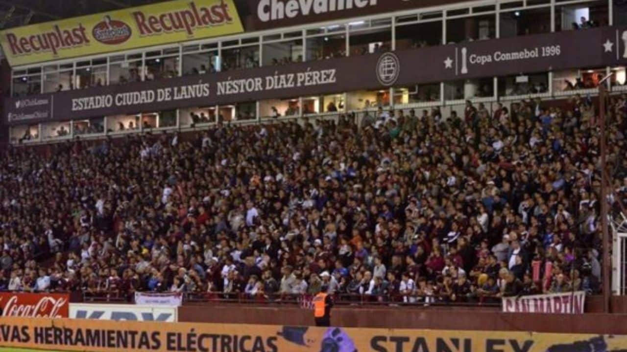 Torcida do Lanús se revolta com transferência de atacante para o Grêmio