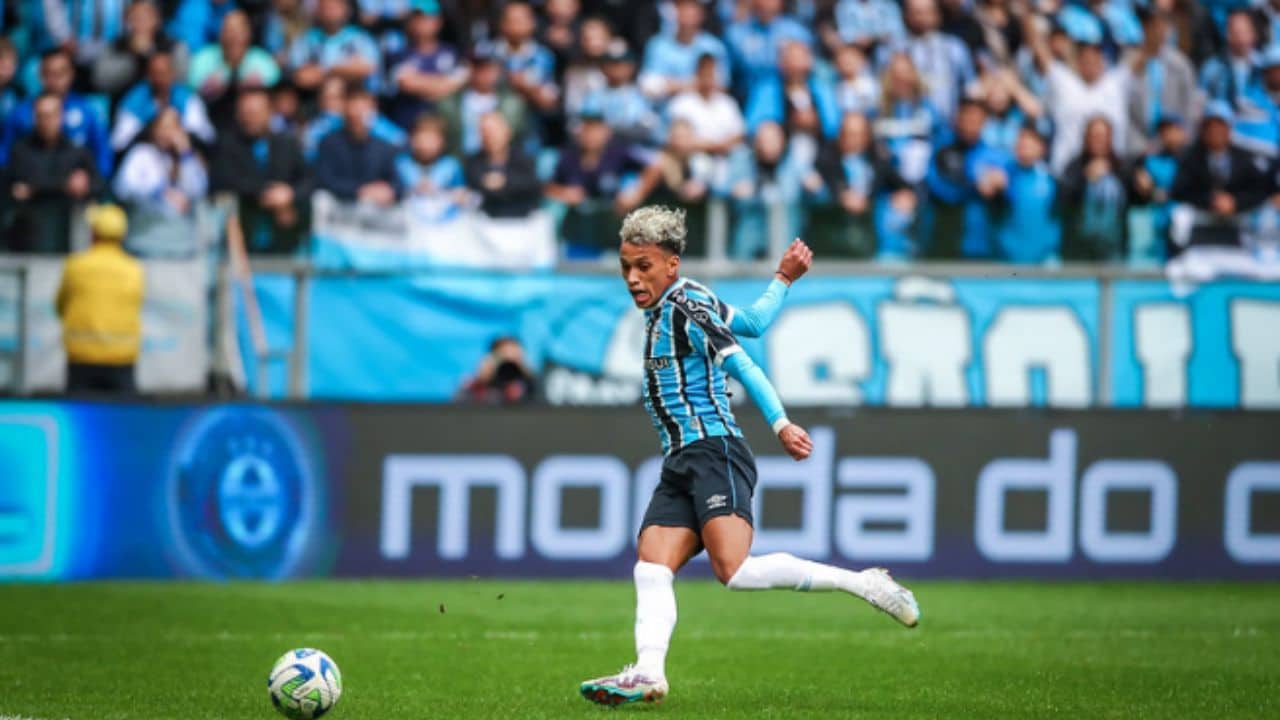 Bitello volta a fazer gol e impressionou a torcida do Grêmio