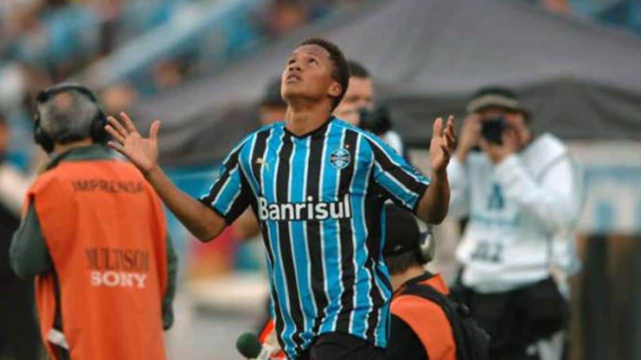 Soares ex-Grêmio Atacante