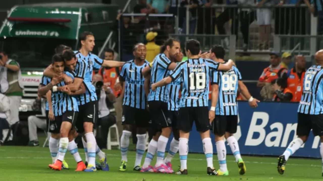 Há 9 anos, Grêmio vencia o Bahia com direito a show de Hernán Barcos
